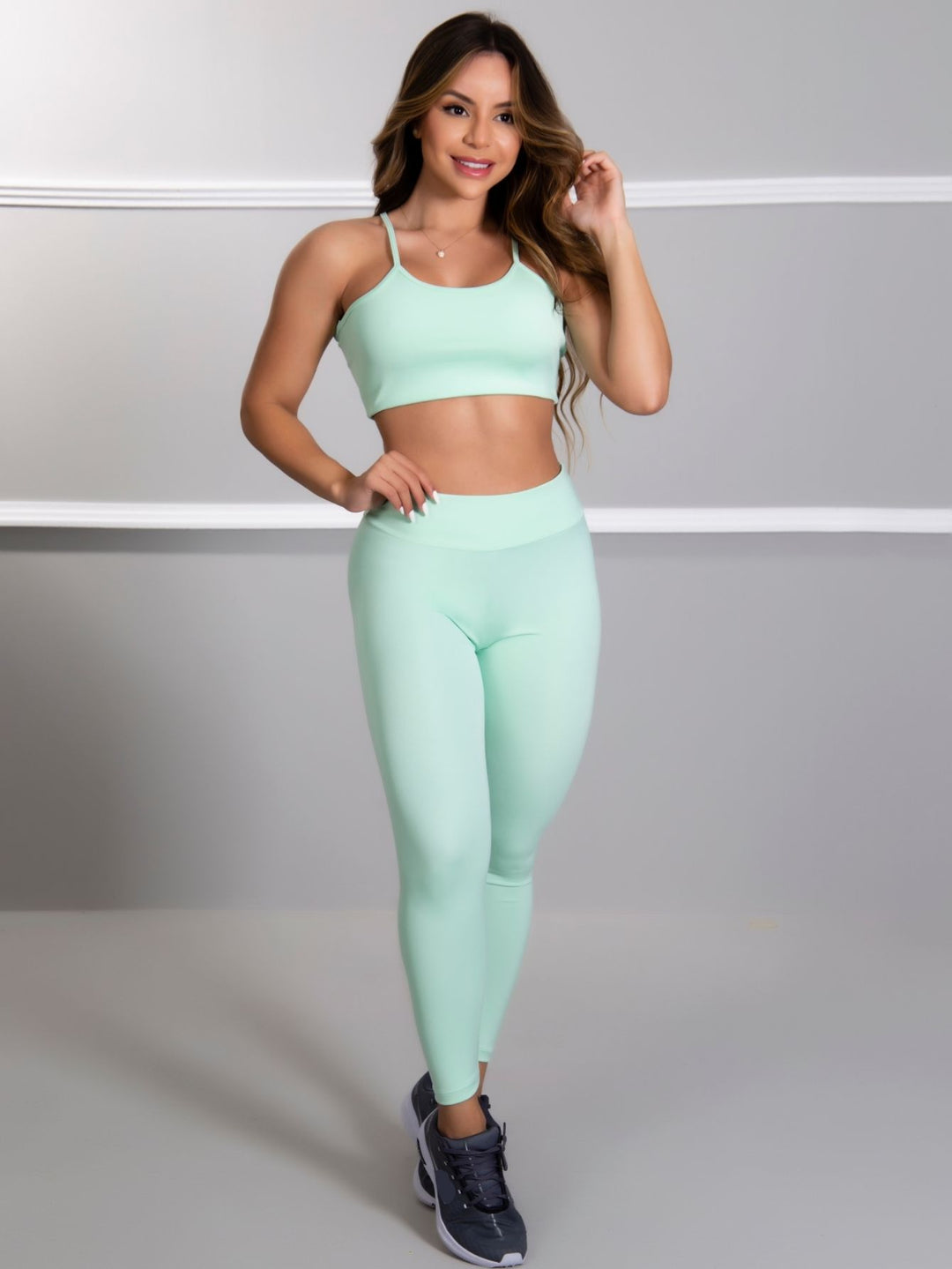 Conjunto Fitness Feminino Básico | Calça + Top | Roupa de Academia Clássica e Confortável