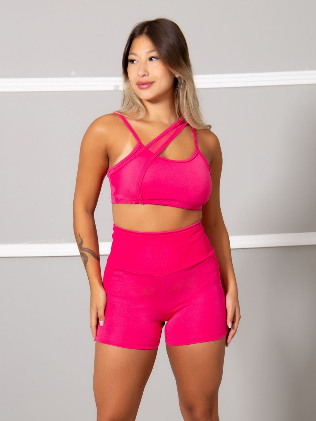 Kit 2 Conjuntos Fitness com Tule | Bermuda + Top — Chega de Repetir Look! Treine Estilosa com 2 Conjuntos Incríveis